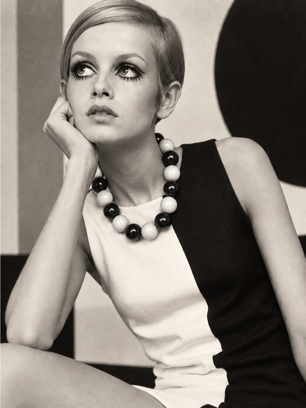 Vintage 60s Mod Black & White Gumball Bead Statement Necklace